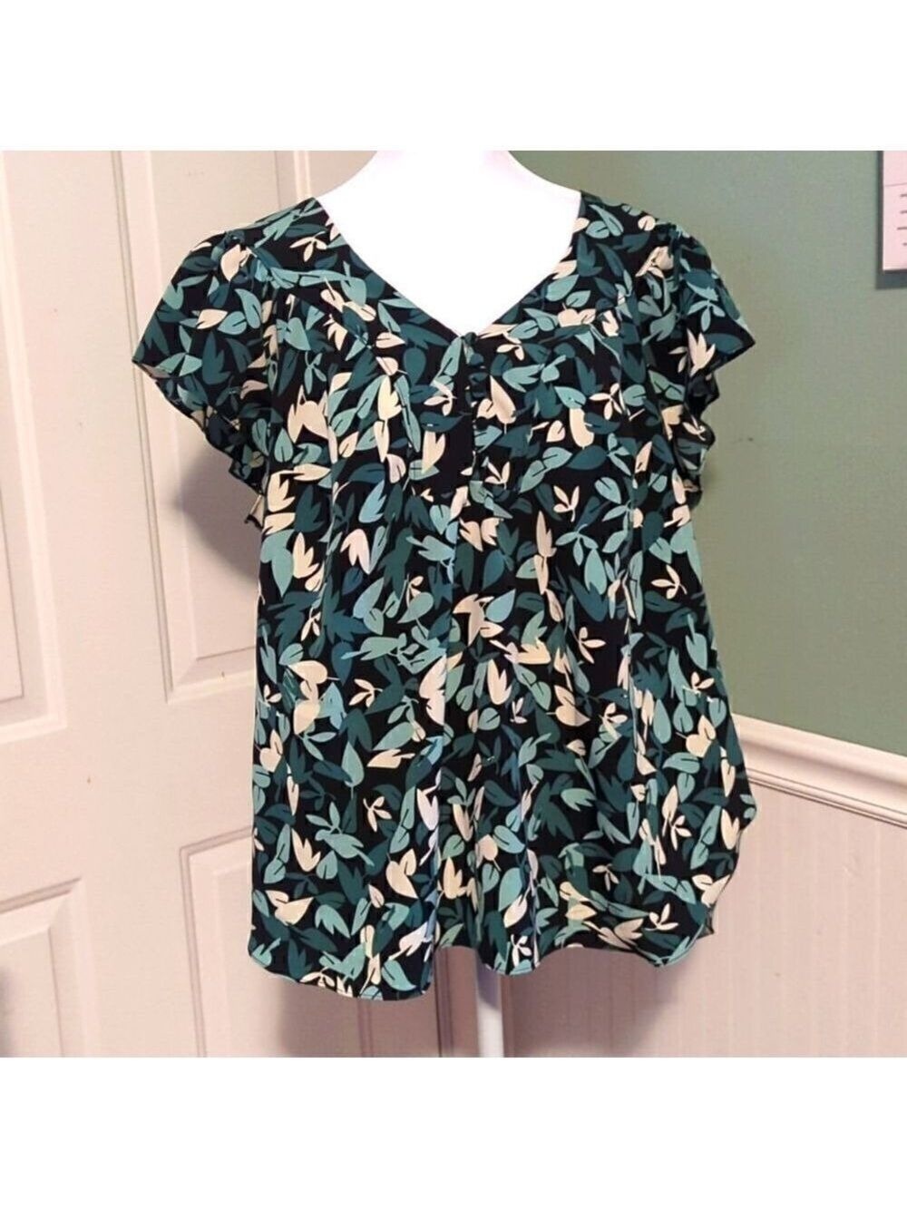 Ryan Wythe Greenery Top Capped Sleeves 1X Fall Spring Floral Print